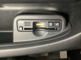 ハンドルの左下にETCがついています。高速道路の料金所の通過も楽々です。 カードの取り出しもしやすい場所についています。