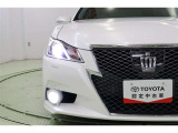 シャープな印象のヘッドライトは明るく省エネで長寿命のHID。汚れや積雪を取り除いてくれるヘッドライトウォッシャー付です。オートライト、オートハイビームも搭載。面倒なヘッドライトの切替えは不要です。
