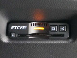 ◆ETC2.0装着◆進化したドライブ体験。料金収受システムだけだったETCが生まれ変わって、高速道路を賢く使うETC2.0に進化しました。多彩な情報サービスが便利で快適なドライブ体験を提供します。