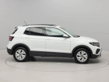 軽量化と効率を極限まで突き詰めた1.0L TSI エンジンは、小排気量を感じさせない力強さを発揮します。