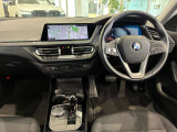 コックピットは、BMWらしくセンター・コンソールがドライバーに向けて傾けられた設計になっています。
