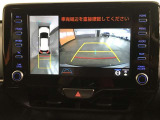 パノラミックビューモニター付きです。車両を上から見たような映像をディスプレイオーディオ画面に表示。運転席からの目視だけでは見にくい、車両周辺の状況をリアルタイムでしっかり確認できます。