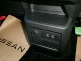 小物入れと充電ポートも二つ有り大変便利ですよ。