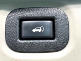 【パワーバックドア】スマートキーや運転席のボタンを押すだけでリアゲートが自動で開閉します!荷物を持っている時や、高い位置にあるバックドアを閉める際に便利な機能です♪