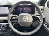 握りやすい形状のハンドルで、運転も安心です!ステアリングスイッチが付いており、メーター部やオーディオ類の操作を手元で行うことができます!