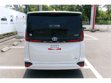 後方からの写真です。大きなバックドアで荷室も広々と確保。