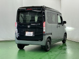 プライバシーガラスが装備されています。外を見るときには気にならずに、後方車両からは車内が見えにくくなってます