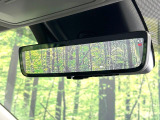 【デジタルインナーミラー】後席の大きな荷物や同乗者で後方が確認しづらい時でも安心!カメラが撮影した車両後方の映像をルームミラー内に表示。クリアな視界で状況の確認が可能です!