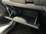 【グローブボックス】収納スペースが沢山あるので車内が散らからずに助かります。ちょっとした物を入れるのにいいですね♪