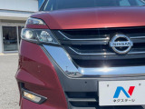 【LEDヘッドライト】悪天候や夜間走行時も良好な視界を確保し安心して運転できる高輝度LEDヘッドライトを装備!点灯速度が早く、消費電力も抑えられています。