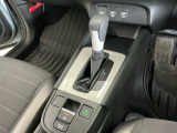 オートマチックシフトレバーは、手になじみ操作しやすい形状で安全運転にもつながります♪