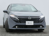 アダプティブLEDヘッドライト。フロントカメラで前方の状況を検知し対向車や先行車に眩しい思いをさせることなく必要なところだけを遠くまで照射します。