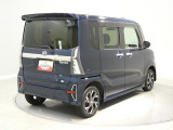 【端正なリアビュー】荷物も積み込みやすいバックドア形状。日常の用事から大きな買い出しまで多様なライフスタイルに合わせてお使い頂けます。
