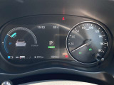 メーターにドライブアシストディスプレイがあり、ドライバーに必要な車両情報を表示してくれます♪