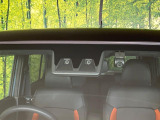 【スマートアシスト】走行中に前方の車両等を認識し、衝突しそうな時は警報とブレーキで衝突回避と被害軽減をアシスト。より安全にドライブをお楽しみいただけます。
