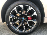【BMWアロイホイル】軽量かつ強度に拘ったアロイホイル。走行性能ポテンシャルを引き出す設計。車の足元を引き締めてくれる大きなポイントはアロイホイルです。