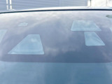 【スマートブレーキサポート】走行中に前方の車両等を認識し、衝突しそうな時は警報とブレーキで衝突回避と被害軽減をアシスト。より安全にドライブをお楽しみいただけます。