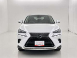 スピンドルグリルがレクサスらしさを強調します。