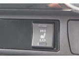 運転席と助手席にシートヒーターが付いています。