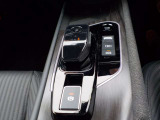 e-Power専用のシフトレバーです。操作につきましては納車時に時間を頂き丁寧ご説明させて頂きます。