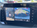 車を真上から見ているように、周囲の状況を把握しながら安心して駐車が行えるアラウンドビューモニター装備!