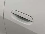 コンフォートアクセス付きでキーを携帯していれば施錠、開錠が可能です。