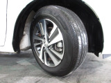 185/65R15インチ純正アルミホイール。
