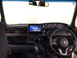 【前方視界】開放的な前方視界!運転がしやすく疲れにくいです♪窓が大きく、見通しがとっても良いおクルマですよ♪