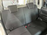 ベンチシートなので姿勢の自由度も高くどちらのドアからでも乗車可能です♪