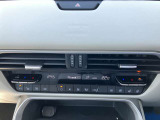 車内快適オートエアコン。操作性も良好です。
