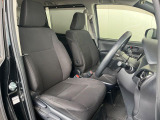 運転席シート廻りは使用感も少なく、良好な状態となっています。前オーナー様が丁寧に使っていたことがよくわかりますね。