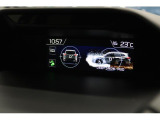 ダッシュボード上のマルチファンクションディスプレイには、車両の様々な情報を6.3インチぼ大型ディスプレイに表示します。