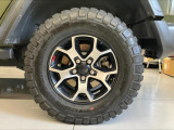 Jeepの定める最大100項目に及ぶ納車前の法定点検整備を無料で実施後、ご納車しております。一年間の長期保証を無償付帯しておりますので、安心してお車をお選びいただけます。