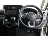 足元広々な運転席