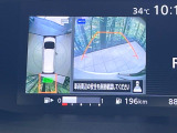 【アラウンドビューモニター】専用のカメラにより、上から見下ろしたような視点で360度クルマの周囲を確認することができます☆死角部分も確認しやすく、狭い場所での切り返しや駐車もスムーズに行えます。