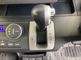 発進時から滑らかに加速する無段階変速のCVTはストップ&ゴーの多い街の中も快適です