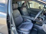 運転席もゆったりとお座り頂けます。