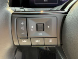 ステアリングスイッチが付いているので、運転中でも音量調整やチャンネル変更がスムーズにできちゃいます♪