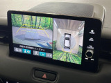 【マルチビューカメラシステム】専用のカメラにより、上から見下ろしたような視点で360度クルマの周囲を確認することができます☆死角部分も確認しやすく、狭い場所での切り返しや駐車もスムーズに行えます。