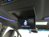 トヨタ純正12.1型後席ディスプレイを装備しております。