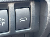 【パワーバックドア】スマートキーや運転席のボタンを押すだけでリアゲートが自動開閉!荷物を持っているときなど、リアゲートを閉めるのにとても便利な機能です!