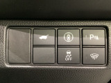 ハンドルの右側にHondaセンシング用のメインスイッチとパワーテールゲートスイッチがついています。パワーテールゲートスイッチは車内からでもテールゲートの開け閉めを電動でできます。