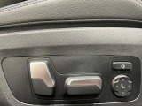 【メモリー機能付きパワーシート】運転手が代わってもボタン一つで設定ポジションに。常にご自身のドライブ設定が整います。