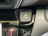 【eコンスイッチ】低燃費運転をサポートするECONモード。スイッチをONすると、エンジンやトランスミッション、A/Cなどを協調制御し、燃費の向上に貢献。エコドライブの効果を高めます。