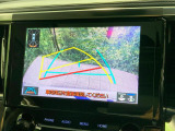 【バックカメラ】駐車時に後方がリアルタイム映像で確認できます。大型商業施設や立体駐車場での駐車時や、夜間のバック時に大活躍!運転スキルに関わらず、今や必須となった装備のひとつです!