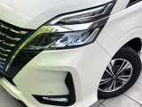 【LEDヘッドライト】悪天候や夜間走行時も良好な視界を確保し安心して運転できる高輝度LEDヘッドライトを装備!点灯速度が早く、消費電力も抑えられています。