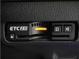 ◆ETC2.0装着◆進化したドライブ体験。料金収受システムだけだったETCが生まれ変わって、高速道路を賢く使うETC2.0に進化しました。多彩な情報サービスが便利で快適なドライブ体験を提供します。