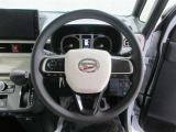 ステアリングから手を離さず、運転に集中したままオーディオ等の操作ができます。