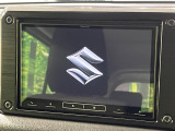 【8型ディスプレイオーディオ】お持ちのスマホやMP3プレイヤーとの無線接続で音楽再生が可能!コードで繋ぐわずらわしさも無く、手軽にお気に入りの音楽を楽しめます。