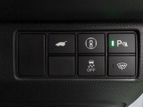 パーキングセンサーや横滑りを防ぐVSA等のスイッチ類は運転席の右側、手の届きやすい位置にあります。
